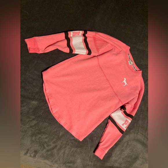 Pink Victoria’s Secret sweatshirt. Size XS. Runs bigger - Picture 3 of 8